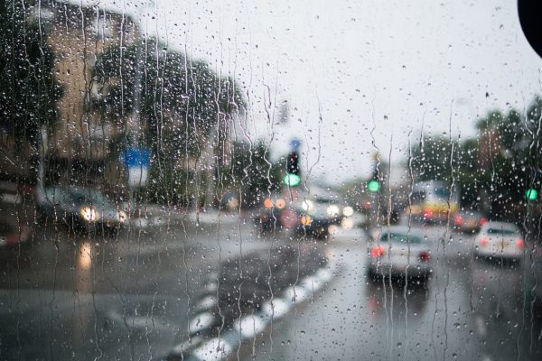 雨の日の道路